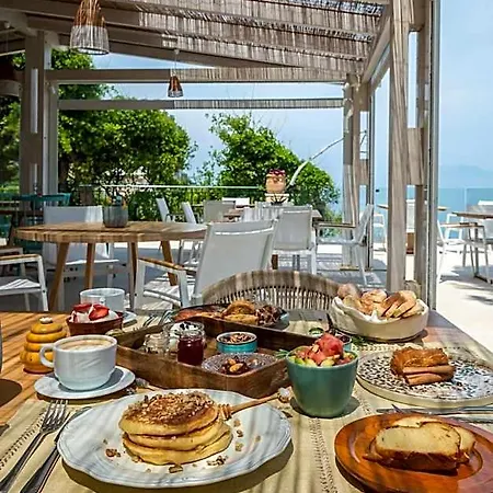 Ξενοδοχείο Erietta 4*